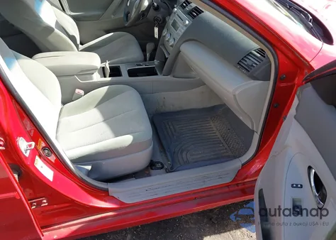 2010 Toyota Camry Le z USA, uszkodzony, nr VIN 4T1BF3EK2AU031761